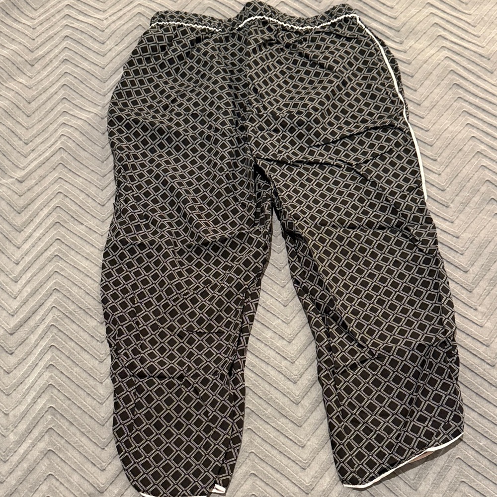 Stars Above Black and White Diamond Pattern Cropped Pajama Pants - Picture 3 of 9